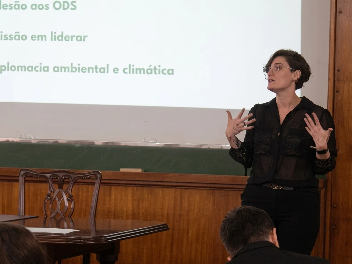 Ana a dar uma palestra sobre Direito climático
